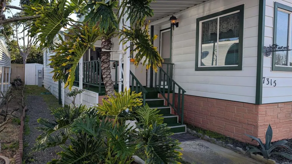 7315 San Luis Street Carlsbad, CA 92011