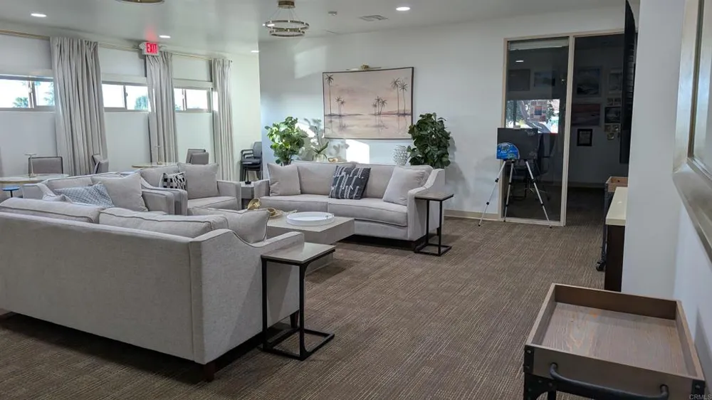 7315 San Luis Street Carlsbad, CA 92011
