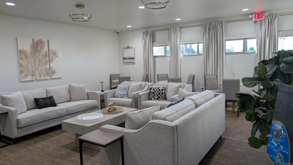 7315 San Luis Street Carlsbad, CA 92011