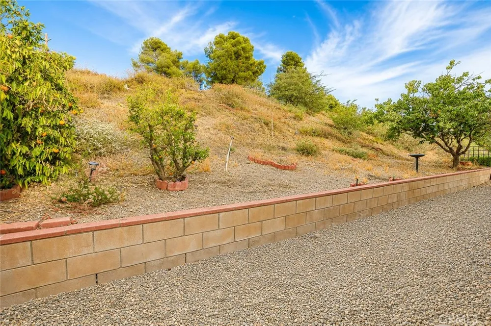 10574 Chisholm Trail Cherry Valley, CA 92223