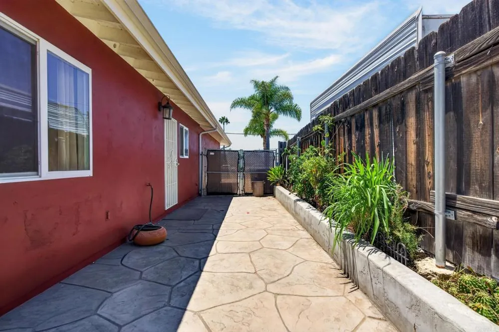 1045 S Magnolia El Cajon, CA 92020