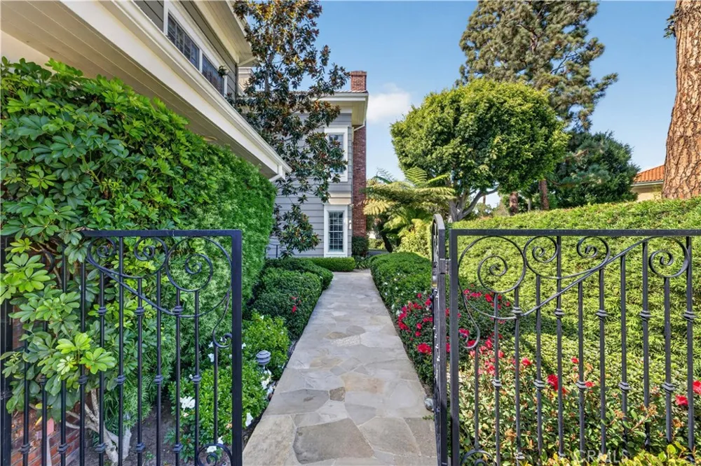26 Belcourt Newport Beach, CA 92660