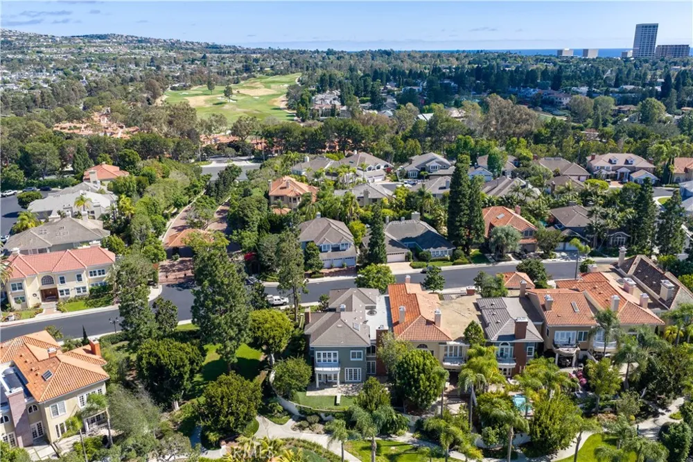 26 Belcourt Newport Beach, CA 92660