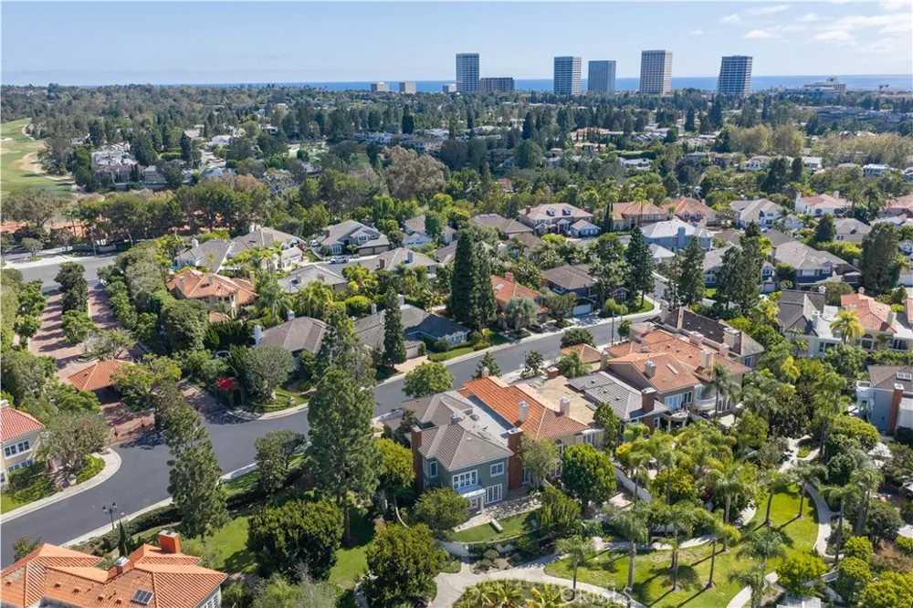 26 Belcourt Newport Beach, CA 92660
