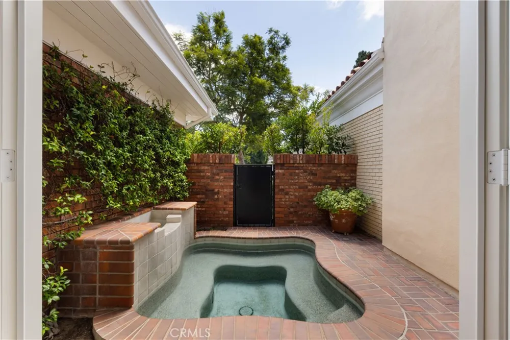 26 Belcourt Newport Beach, CA 92660