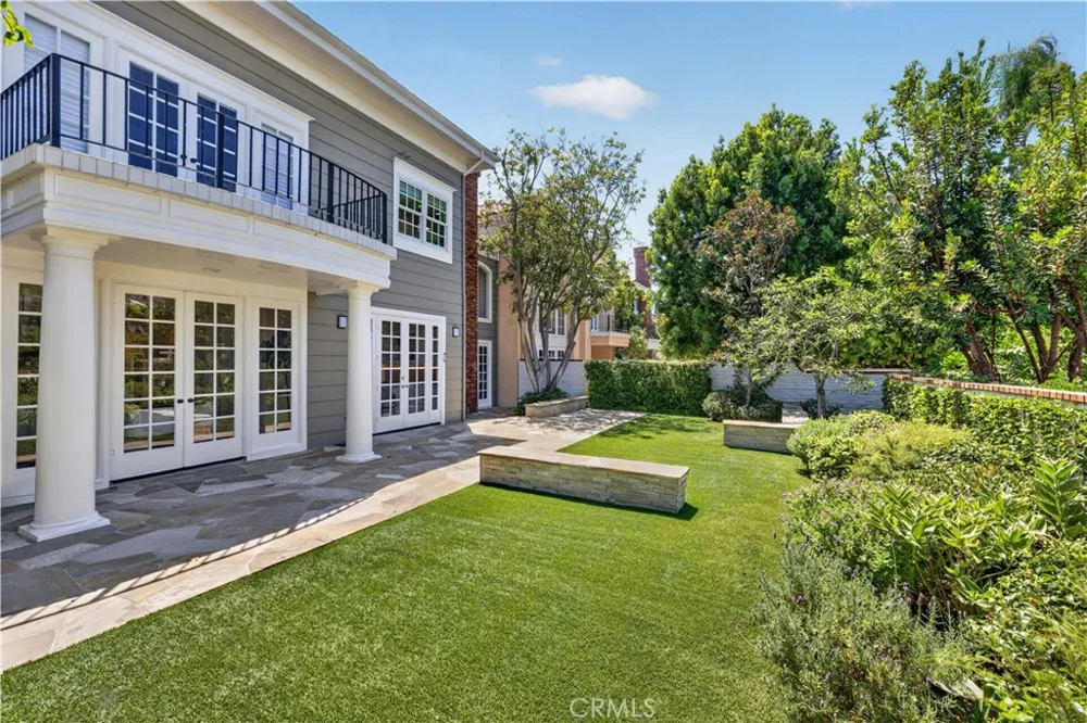 26 Belcourt Newport Beach, CA 92660