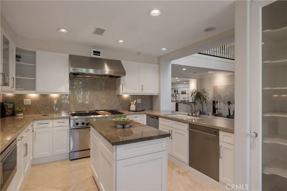 26 Belcourt Newport Beach, CA 92660