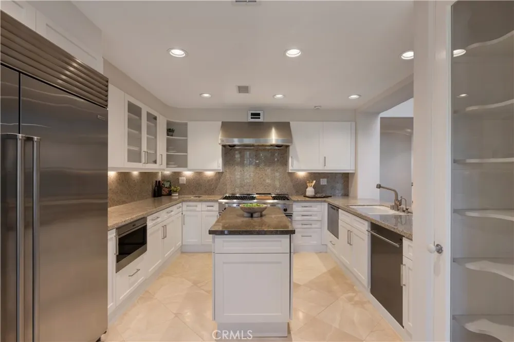 26 Belcourt Newport Beach, CA 92660