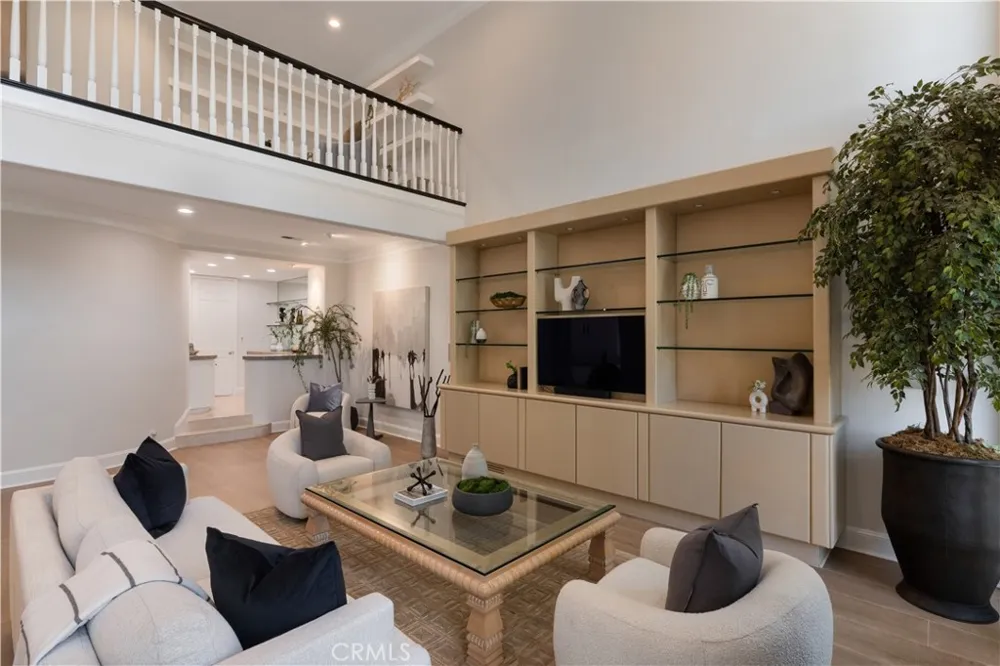 26 Belcourt Newport Beach, CA 92660