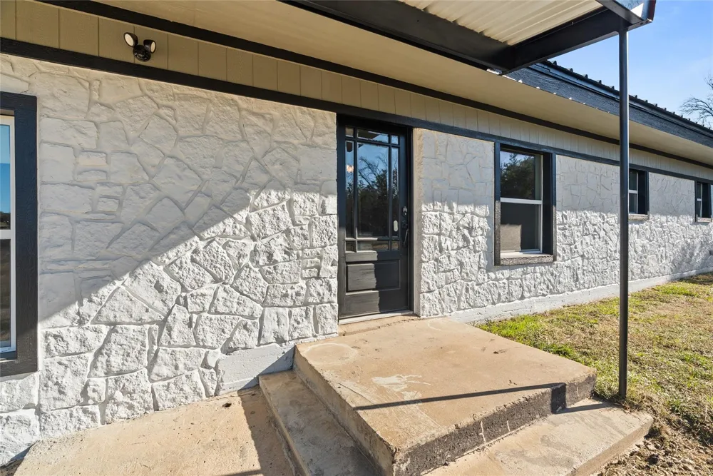 170 High Ridge Drive Azle, TX 76020