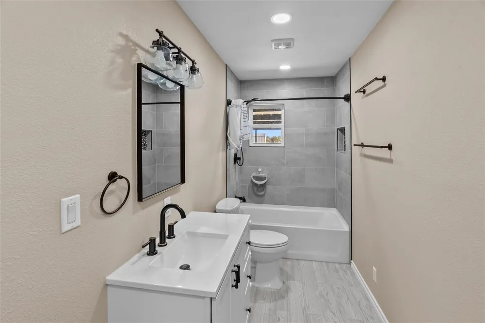 170 High Ridge Drive Azle, TX 76020