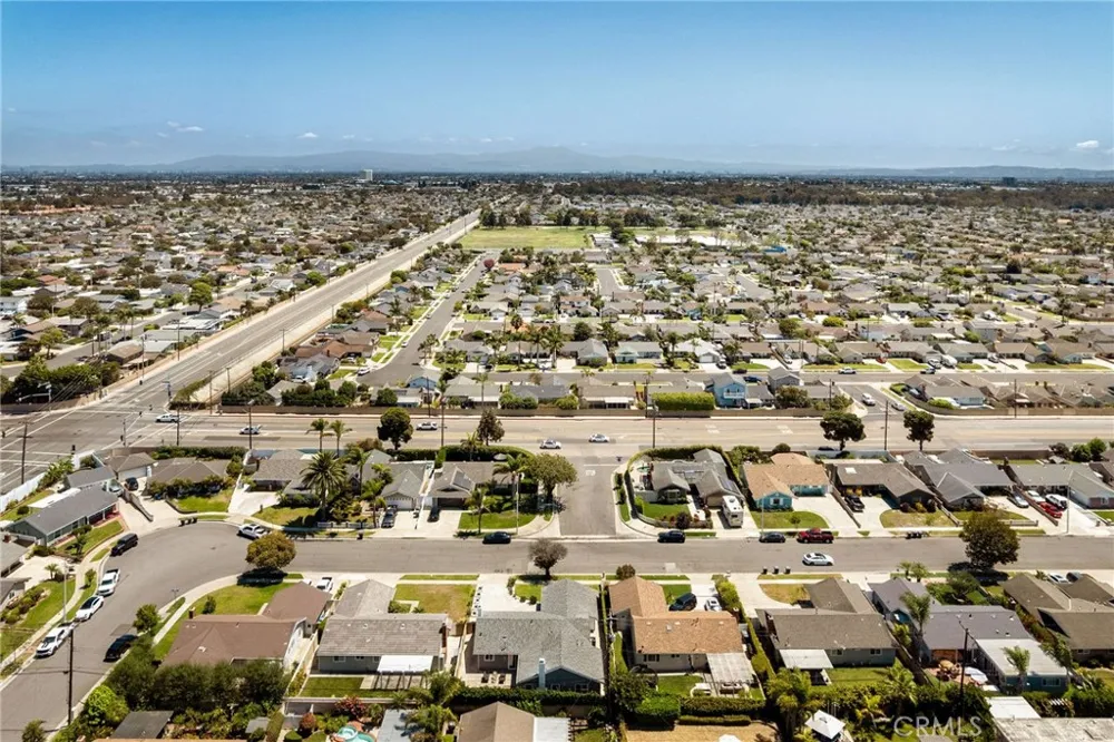17571 Wrightwood Huntington Beach, CA 92649