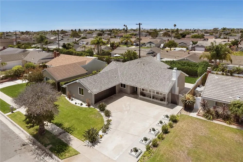 17571 Wrightwood Huntington Beach, CA 92649