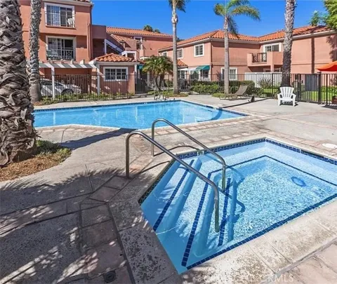409 Utica #D43