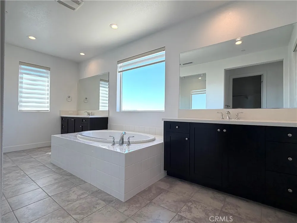 20756 W Bluebird Ct Porter Ranch, CA 91326