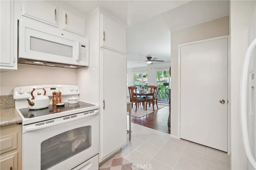 2402 Via Mariposa W #1E Laguna Woods, CA 92637