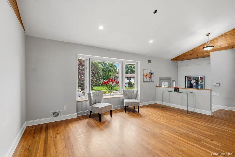 27 Delaware Avenue Jericho, NY 11753