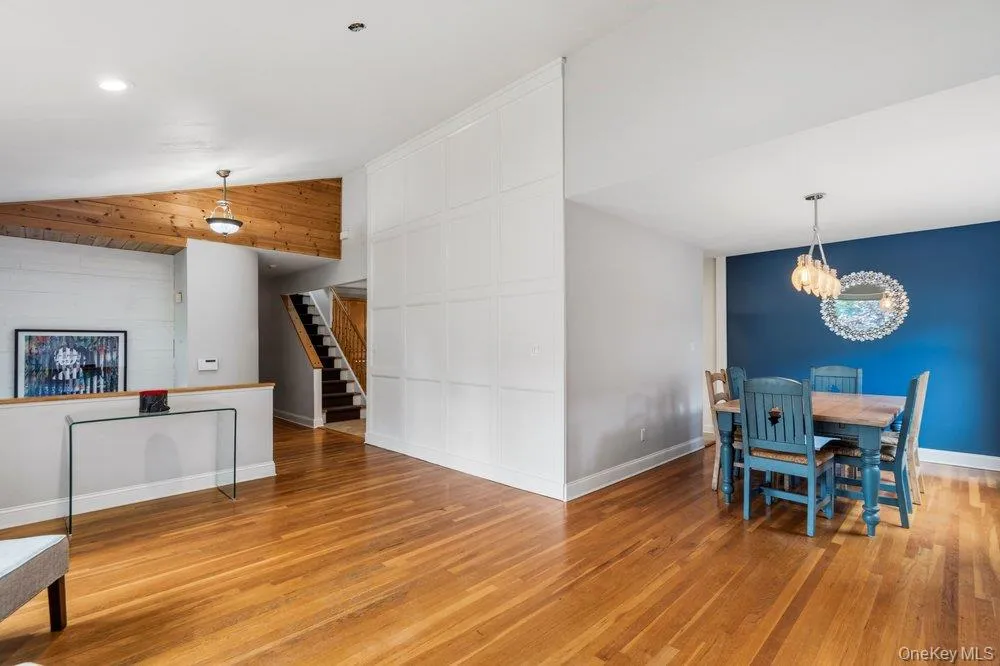 27 Delaware Avenue Jericho, NY 11753