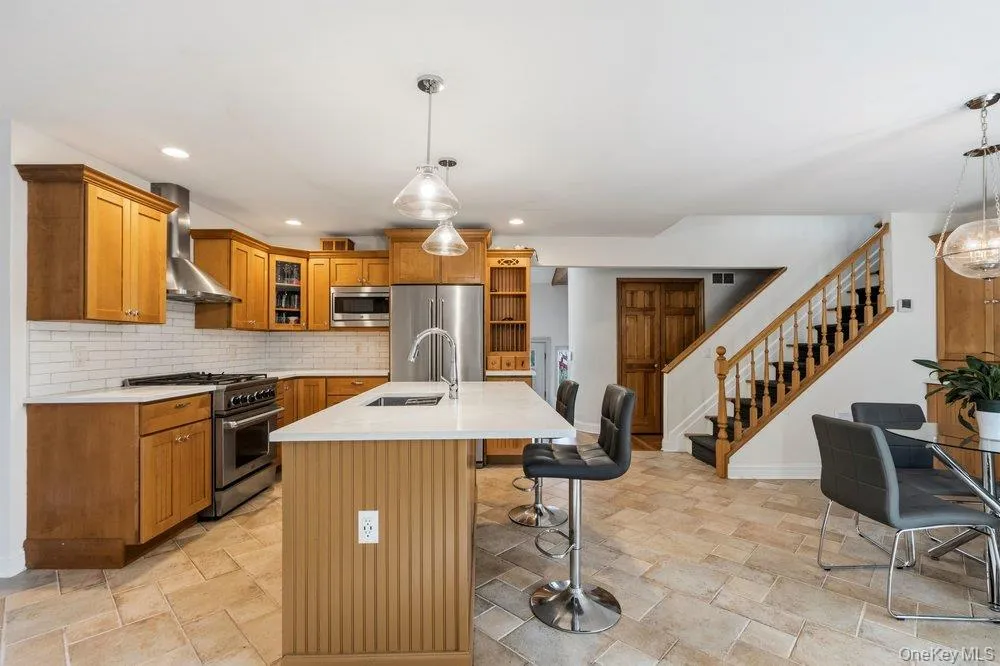 27 Delaware Avenue Jericho, NY 11753