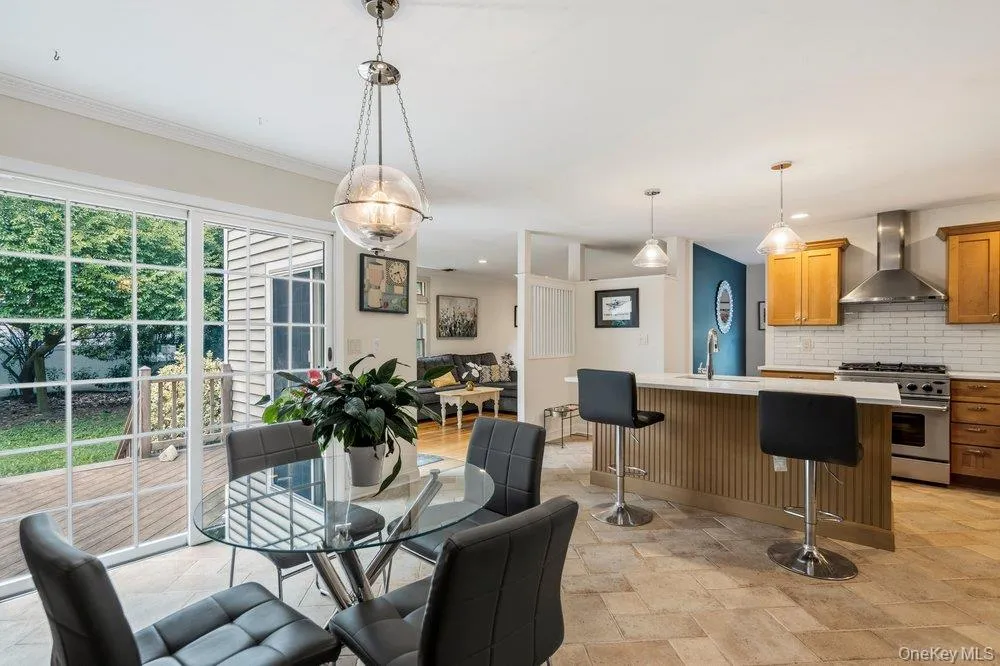 27 Delaware Avenue Jericho, NY 11753