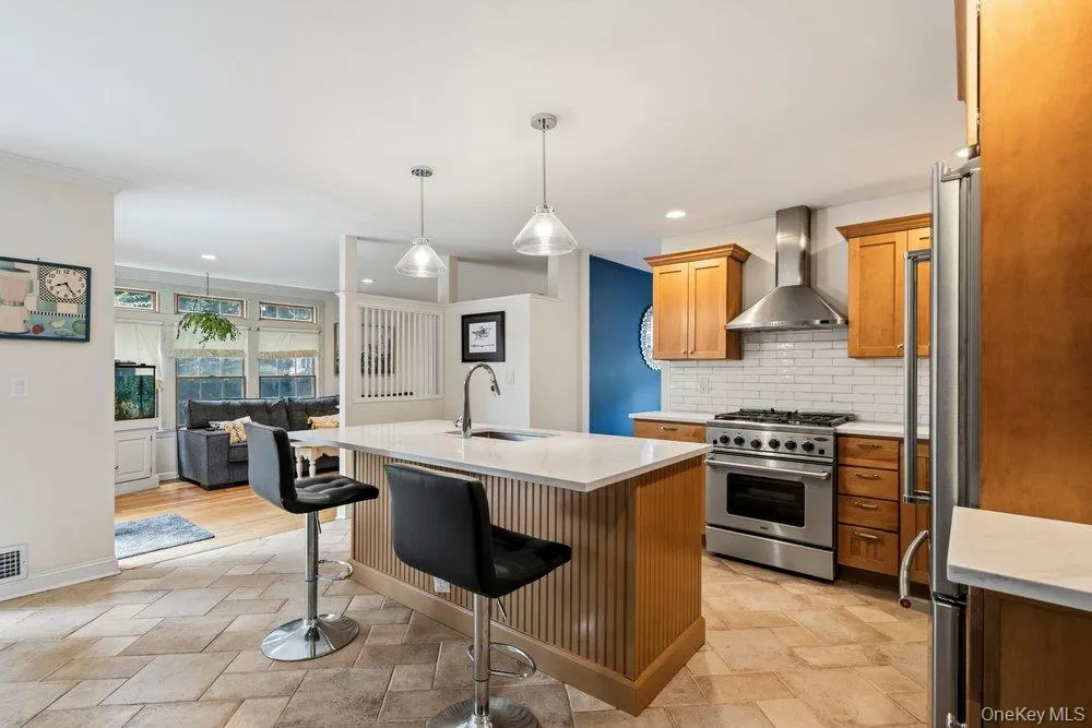 27 Delaware Avenue Jericho, NY 11753