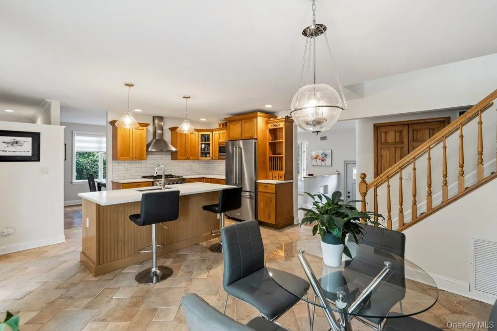 27 Delaware Avenue Jericho, NY 11753