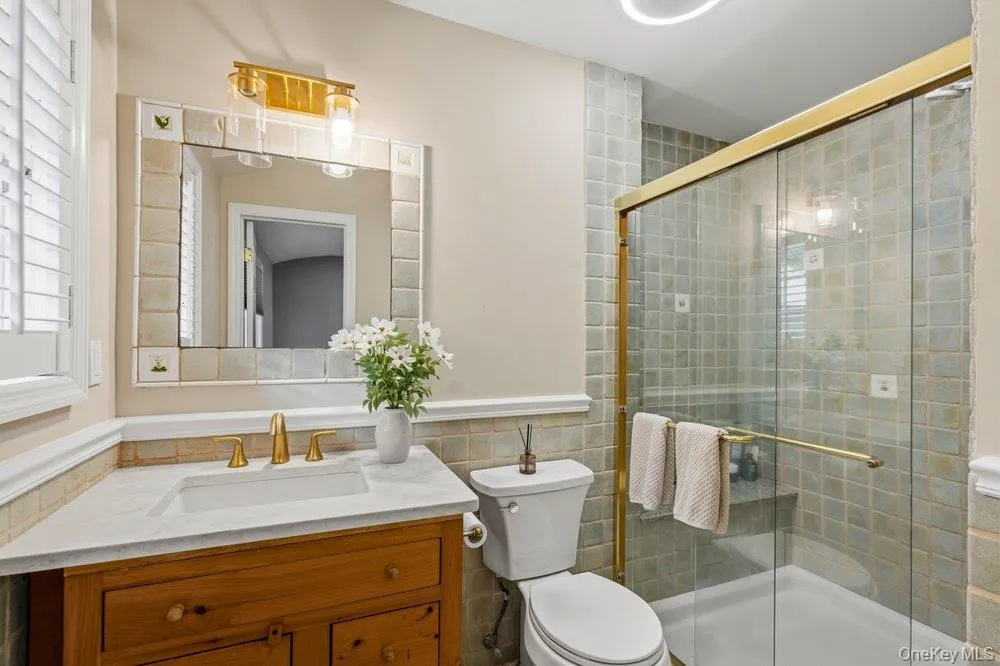 27 Delaware Avenue Jericho, NY 11753