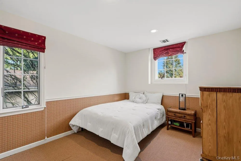 27 Delaware Avenue Jericho, NY 11753