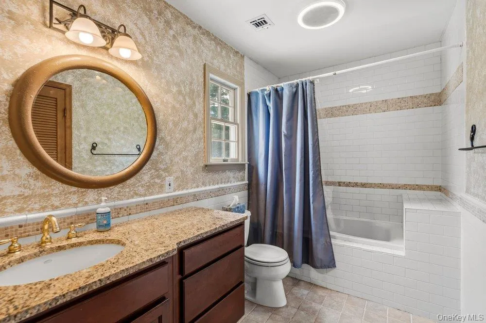 27 Delaware Avenue Jericho, NY 11753