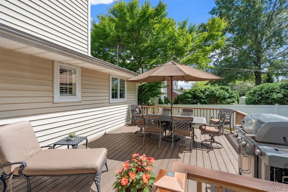27 Delaware Avenue Jericho, NY 11753