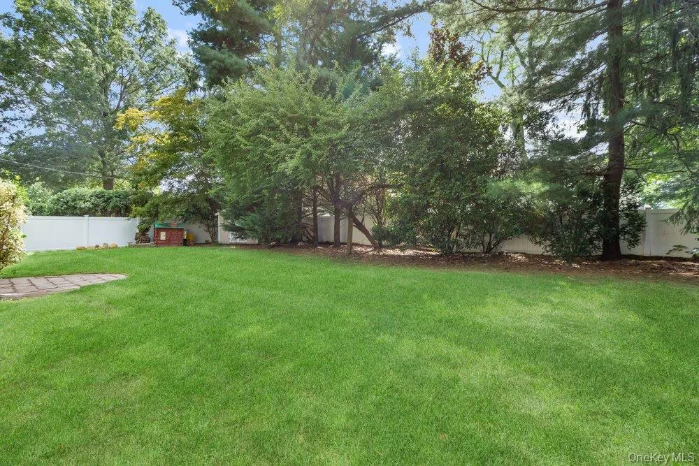 27 Delaware Avenue Jericho, NY 11753