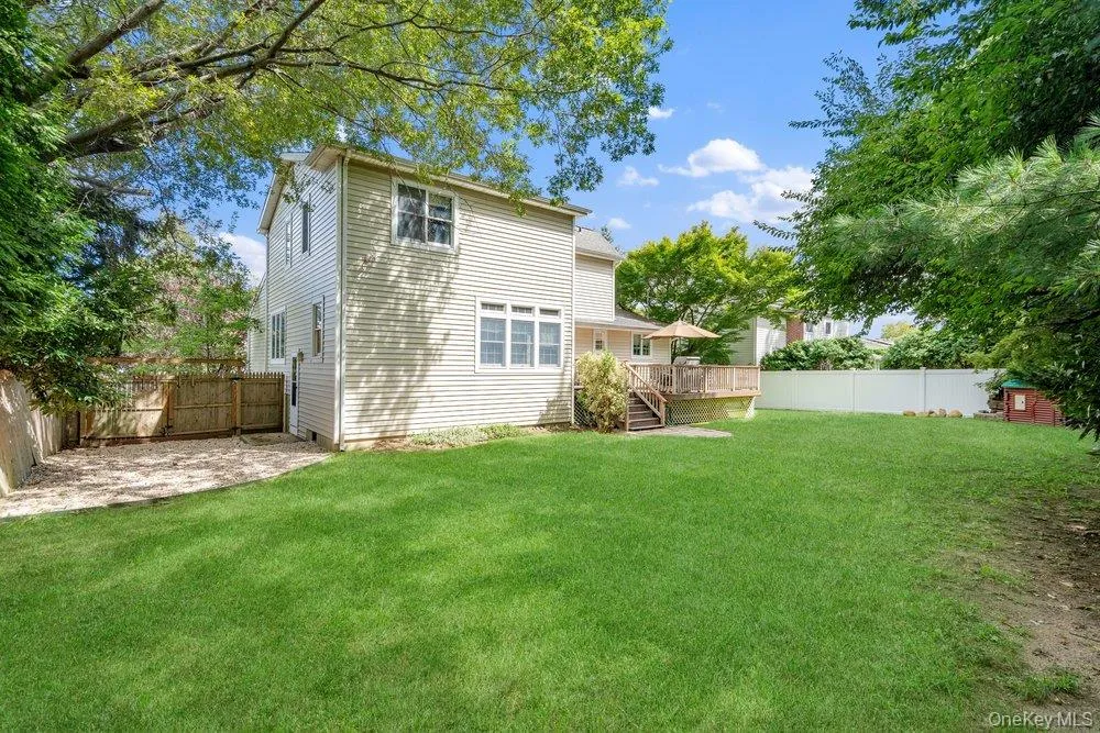 27 Delaware Avenue Jericho, NY 11753