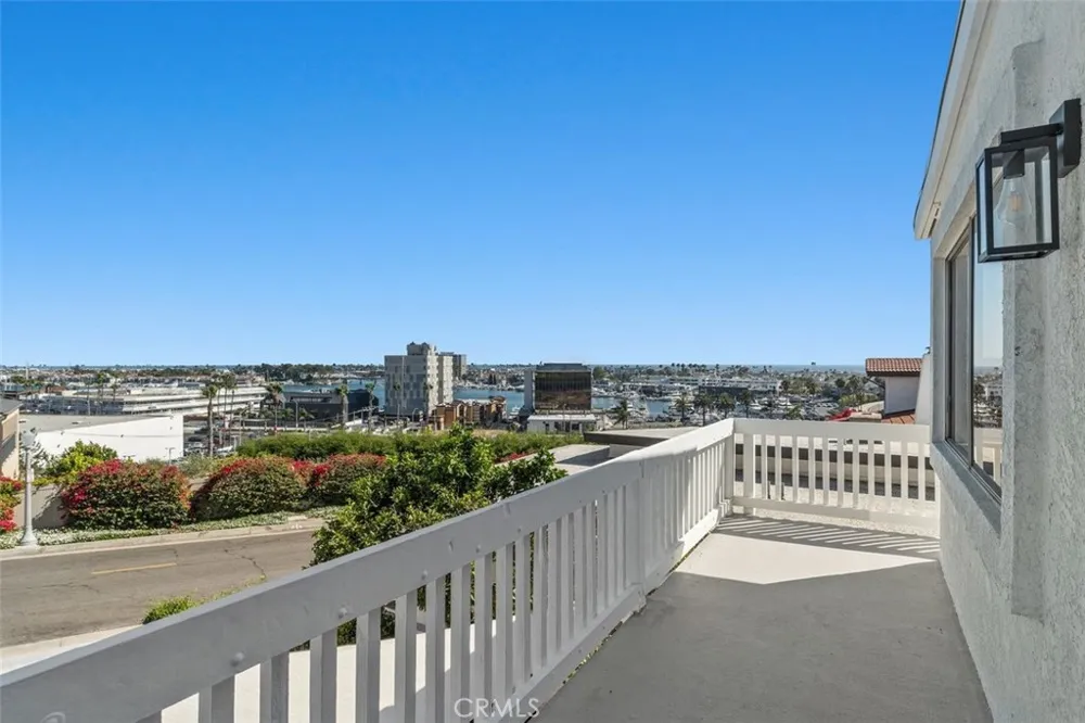233 Santa Ana Newport Beach, CA 92663