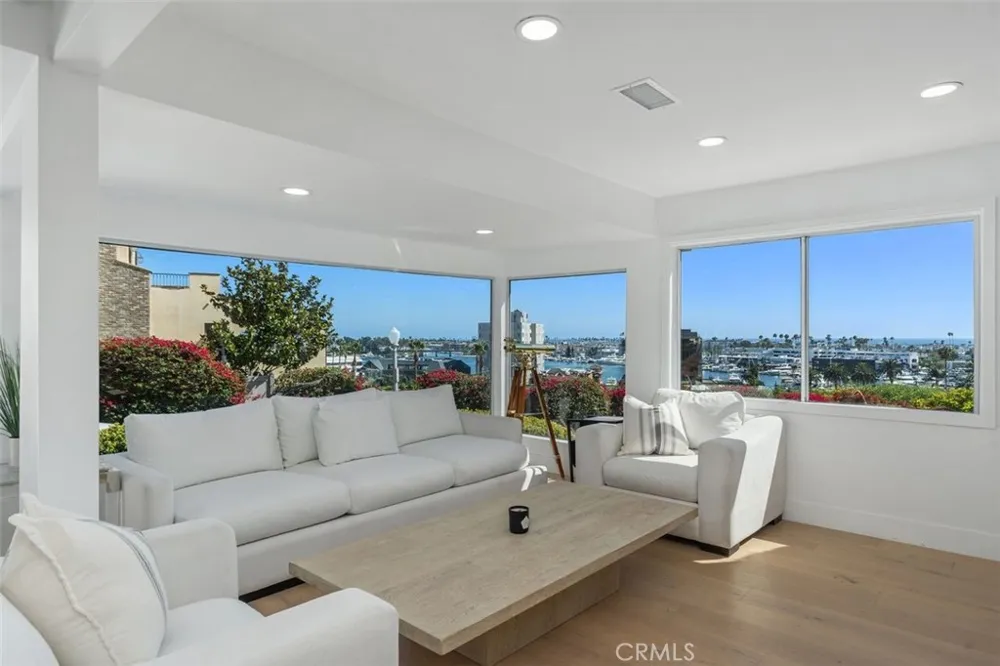 233 Santa Ana Newport Beach, CA 92663