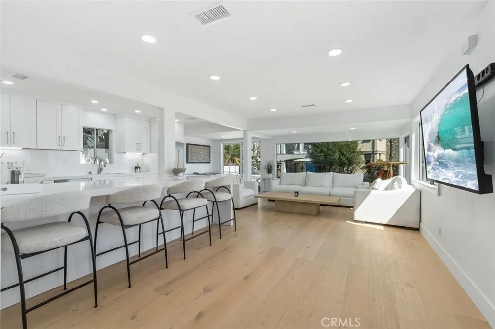 233 Santa Ana Newport Beach, CA 92663