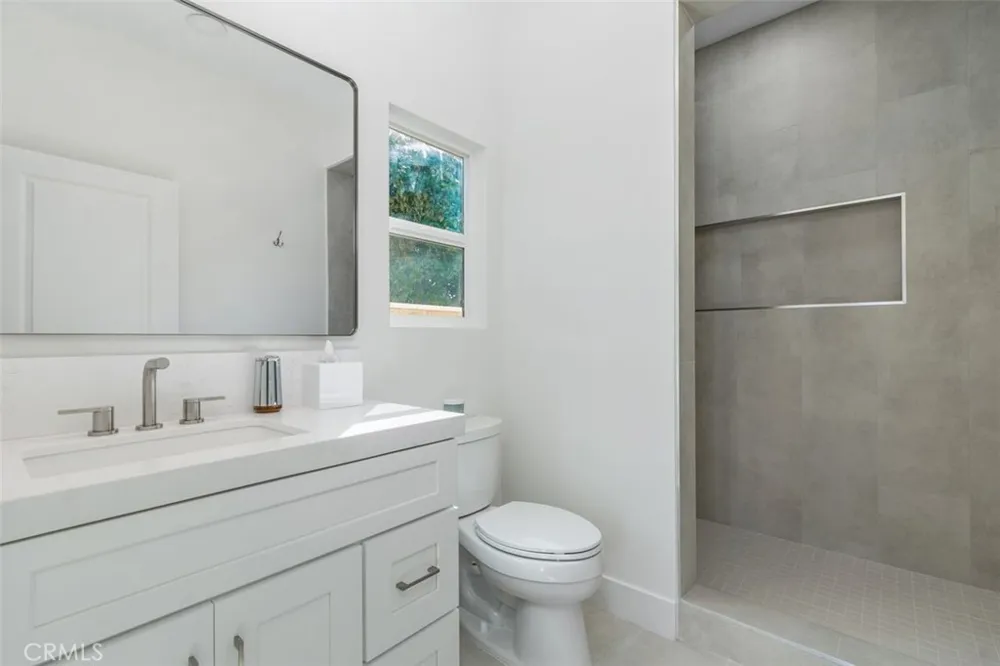 233 Santa Ana Newport Beach, CA 92663