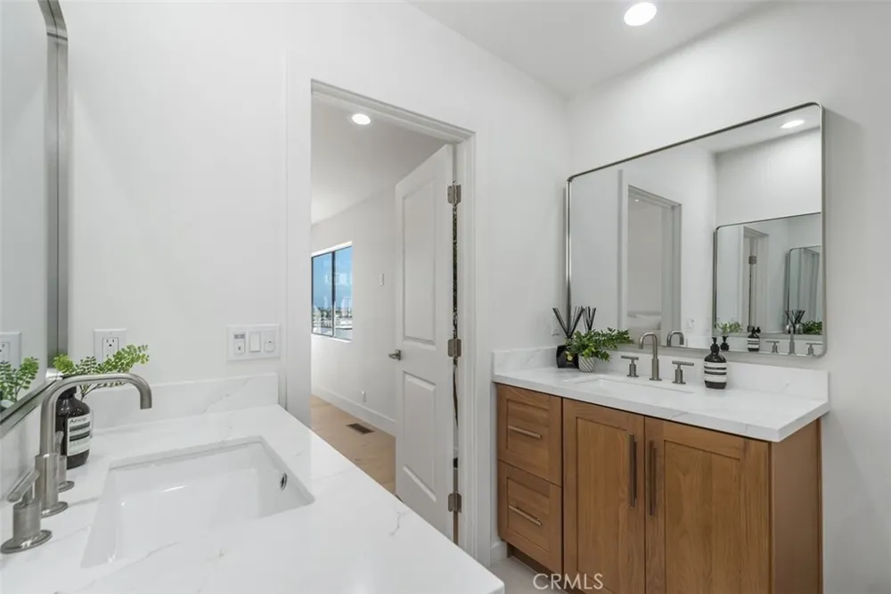 233 Santa Ana Newport Beach, CA 92663
