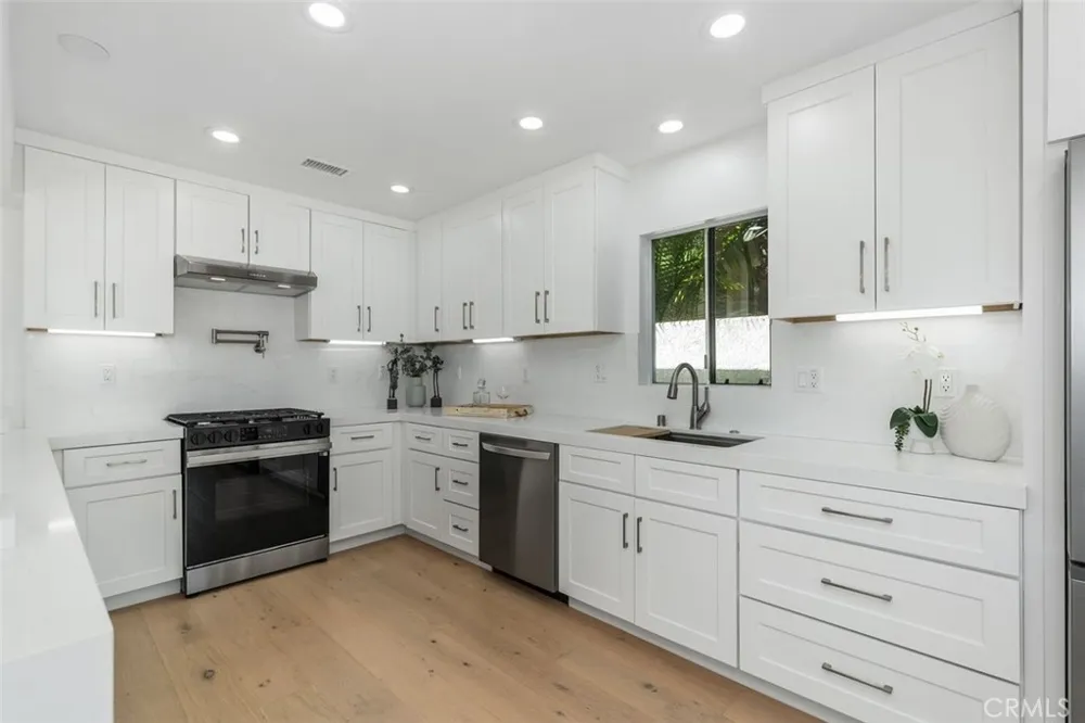 233 Santa Ana Newport Beach, CA 92663