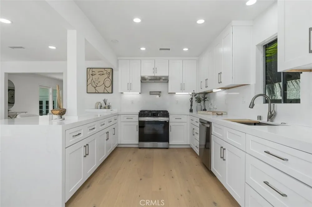 233 Santa Ana Newport Beach, CA 92663