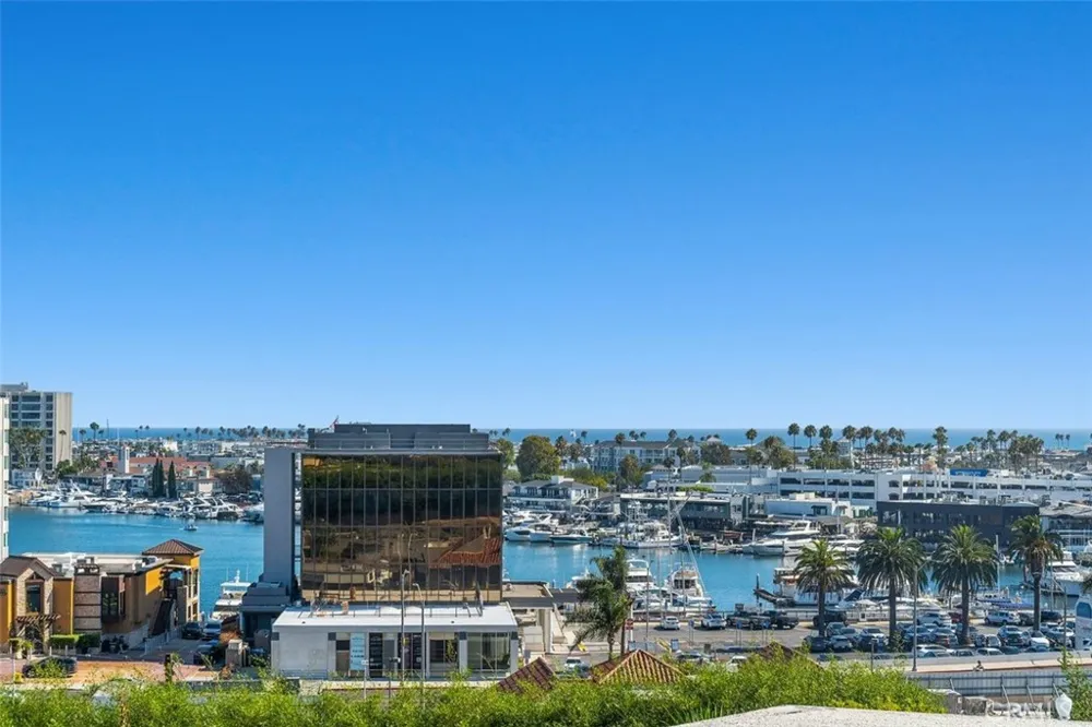 233 Santa Ana Newport Beach, CA 92663