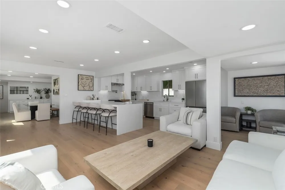 233 Santa Ana Newport Beach, CA 92663