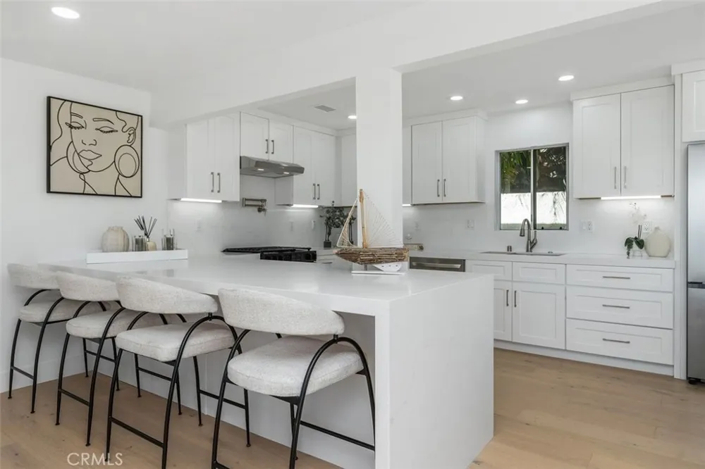 233 Santa Ana Newport Beach, CA 92663