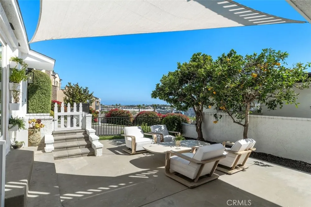 233 Santa Ana Newport Beach, CA 92663