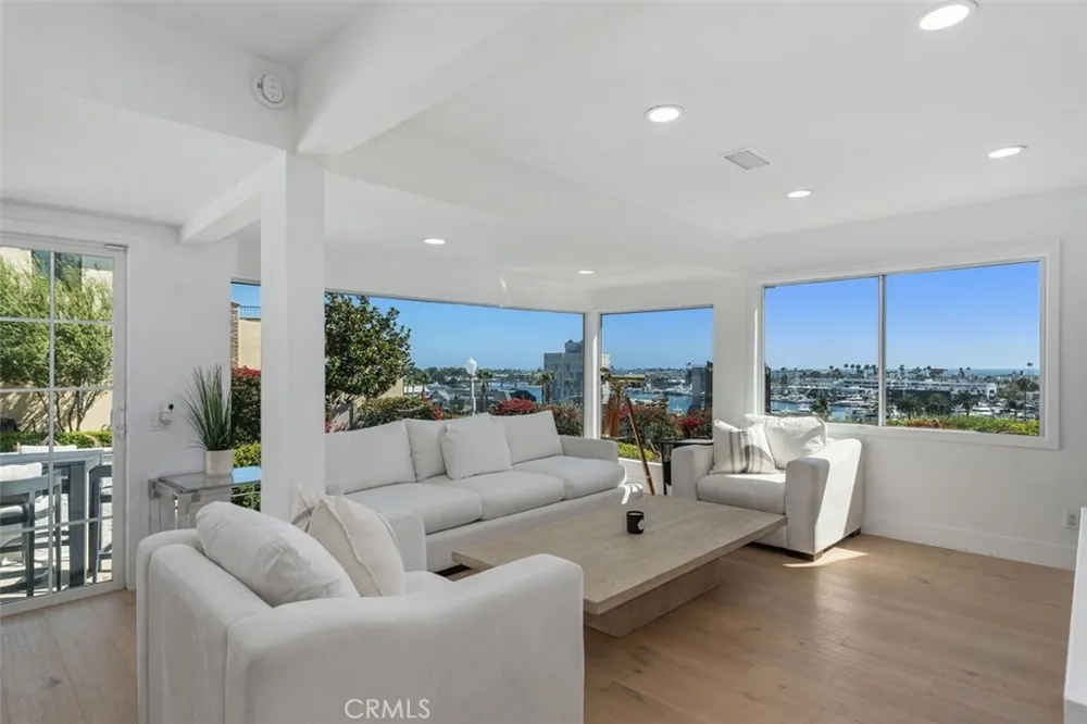 233 Santa Ana Newport Beach, CA 92663