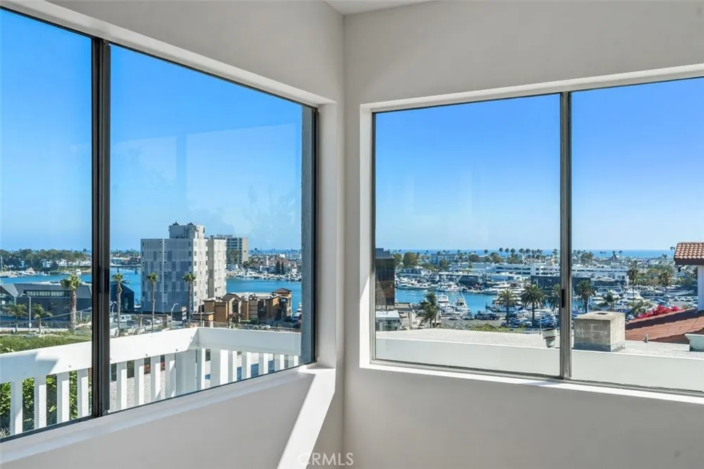 233 Santa Ana Newport Beach, CA 92663