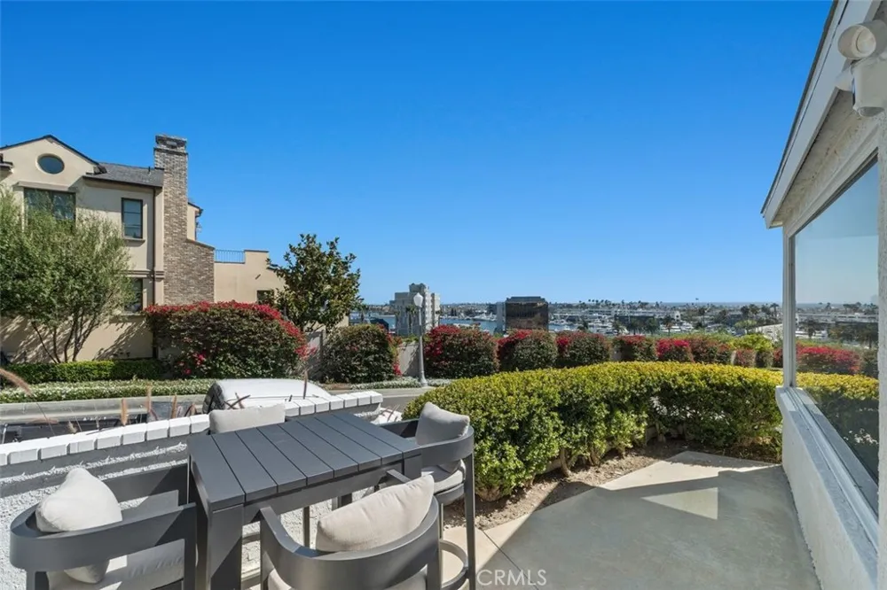 233 Santa Ana Newport Beach, CA 92663