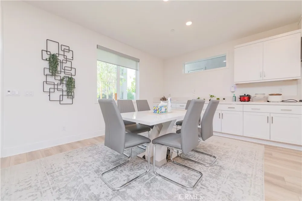 168 Sash Irvine, CA 92618