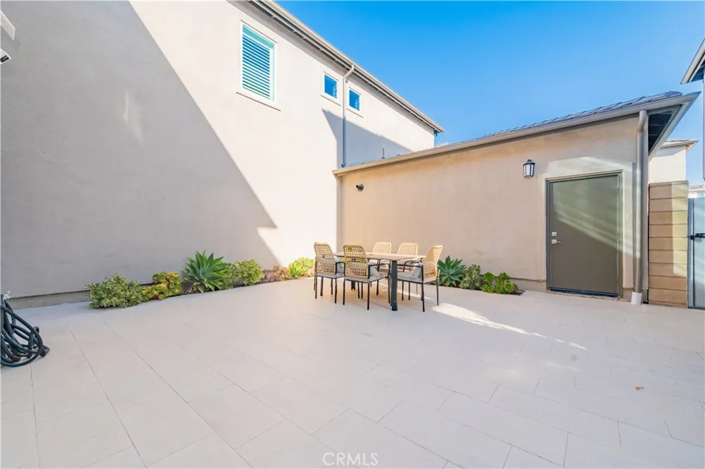 168 Sash Irvine, CA 92618