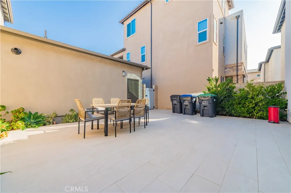 168 Sash Irvine, CA 92618