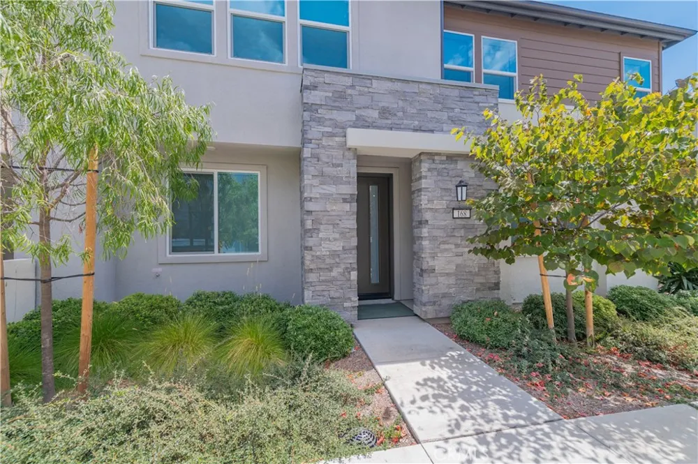168 Sash Irvine, CA 92618